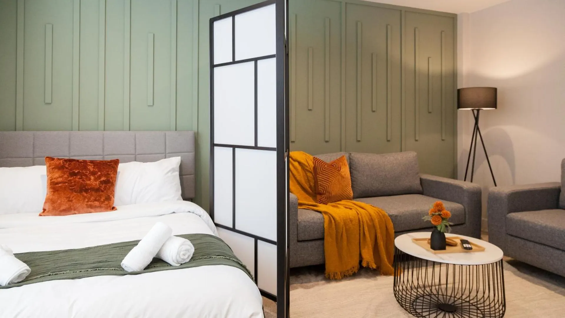 Apartment 2-3 Bedroom Apartment- Long Term Stay Rates- Contractors-Professionals Leeds