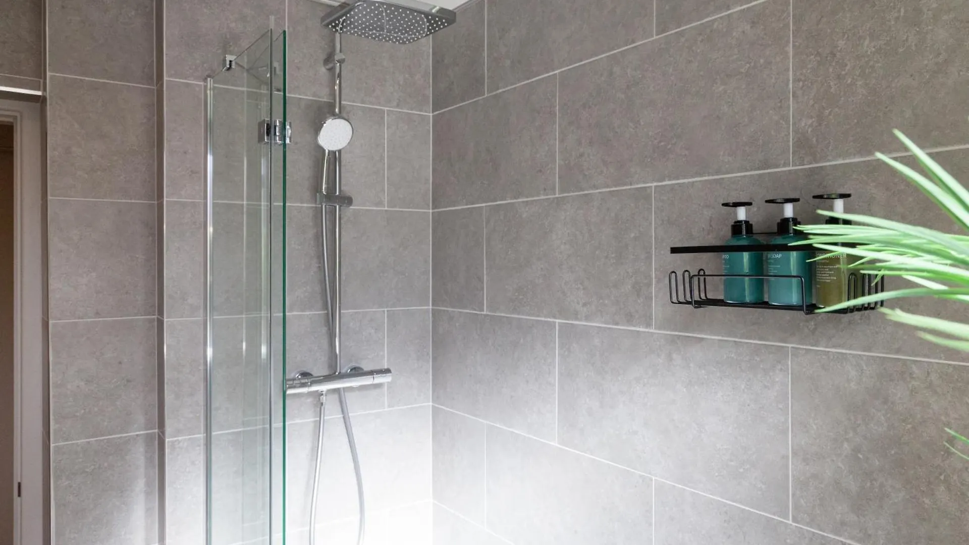 Apartment 2-3 Bedroom Apartment- Long Term Stay Rates- Contractors-Professionals Leeds