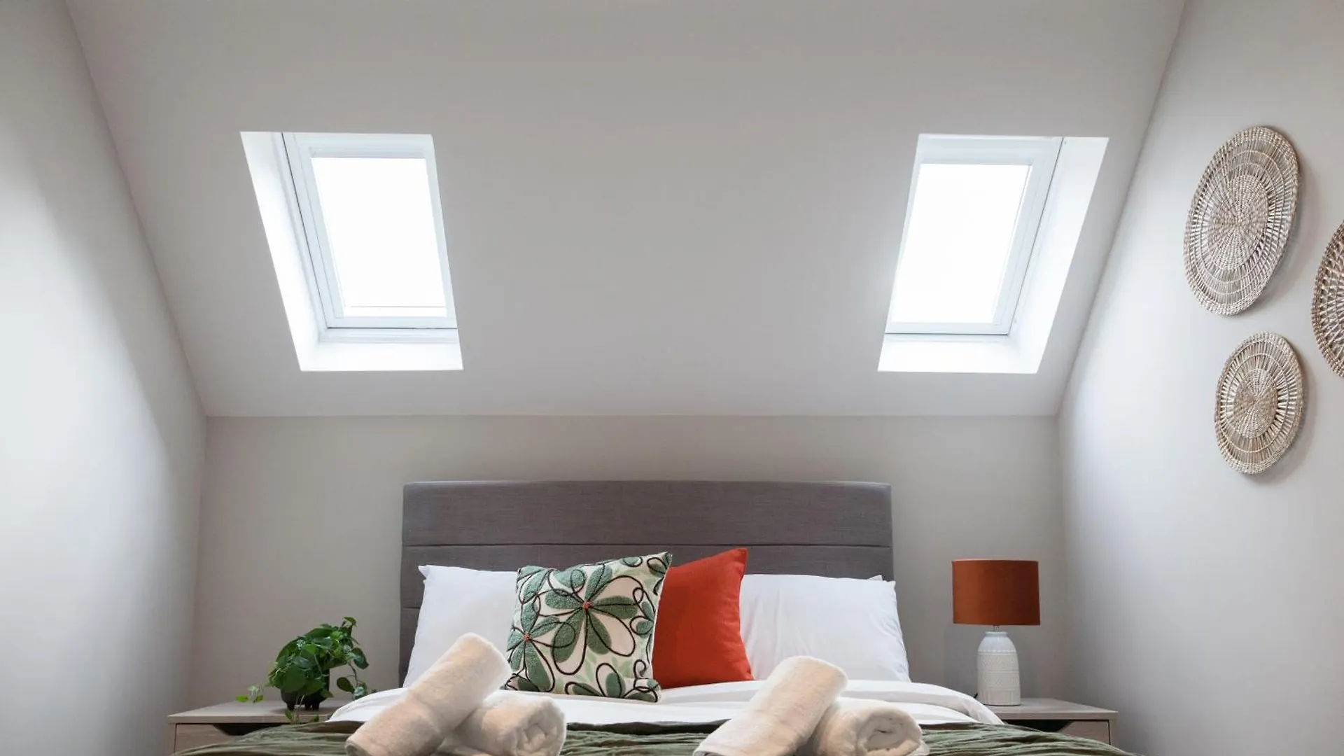 2-3 Bedroom Apartment- Long Term Stay Rates- Contractors-Professionals Leeds  0*, Leeds (West Yorkshire) United Kingdom