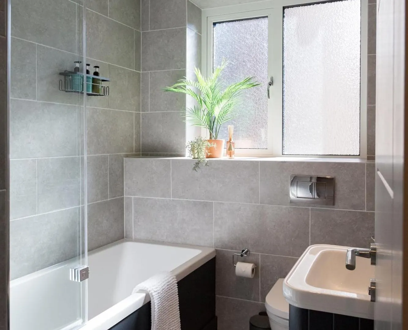 Apartment 2-3 Bedroom Apartment- Long Term Stay Rates- Contractors-Professionals Leeds  United Kingdom