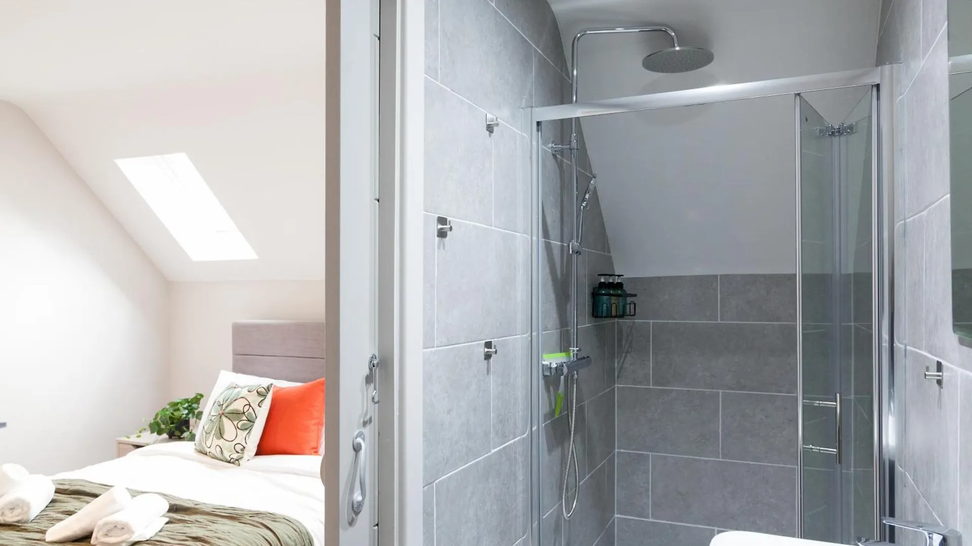 Apartment 2-3 Bedroom Apartment- Long Term Stay Rates- Contractors-Professionals Leeds  United Kingdom