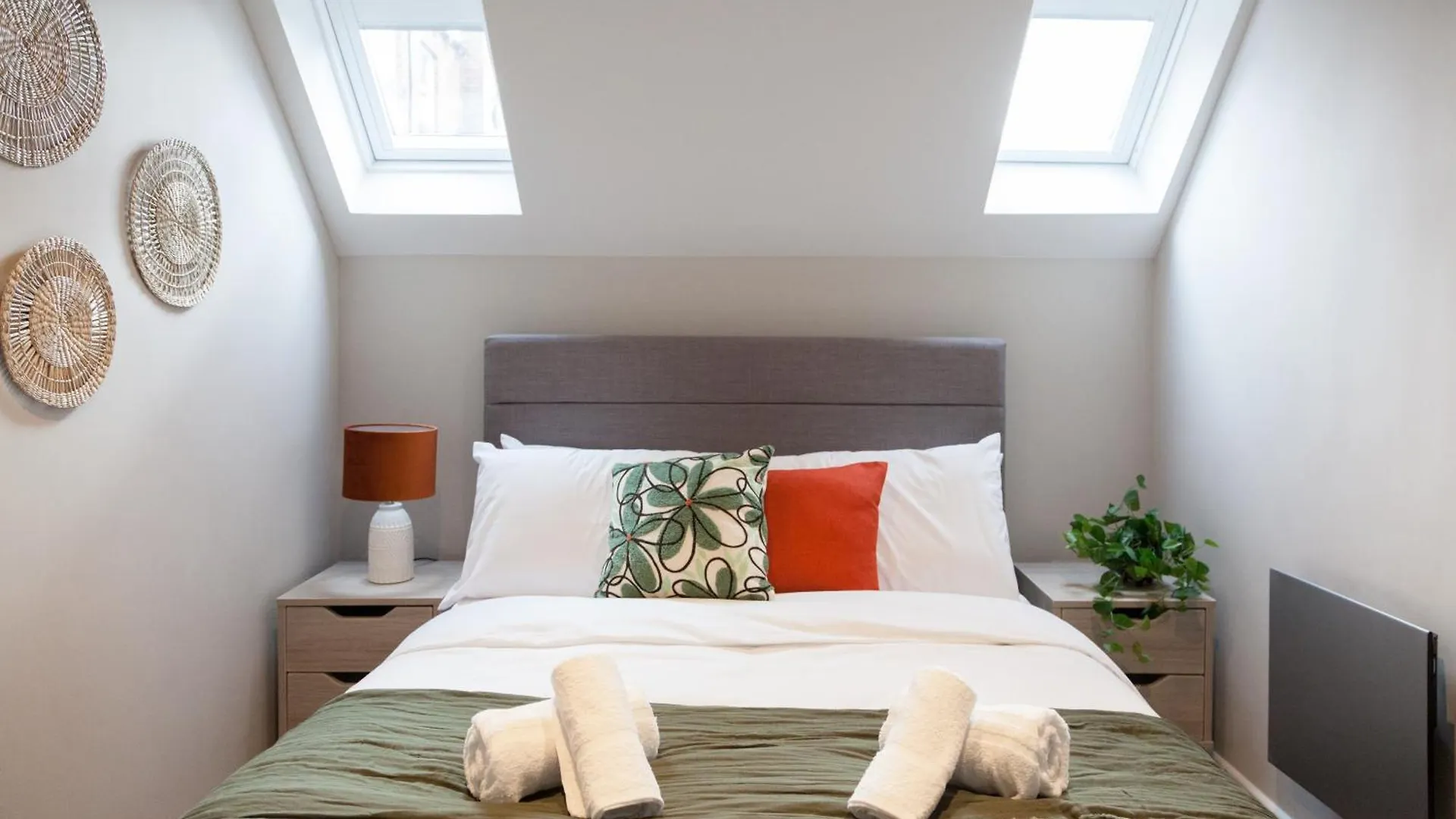 Apartment 2-3 Bedroom Apartment- Long Term Stay Rates- Contractors-Professionals Leeds